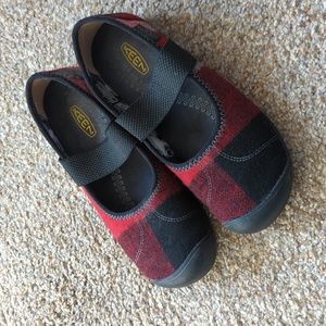 Keen Mary Jane size 7 in plaid